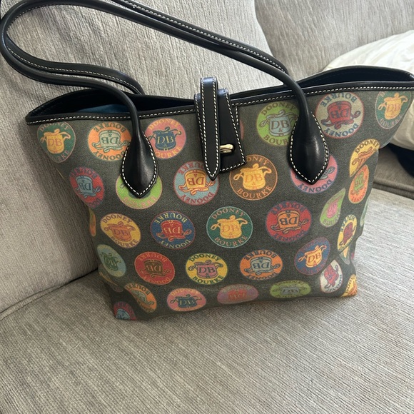 Dooney & Bourke Vintage ‘Star’ pocketbook - Picture 2 of 6